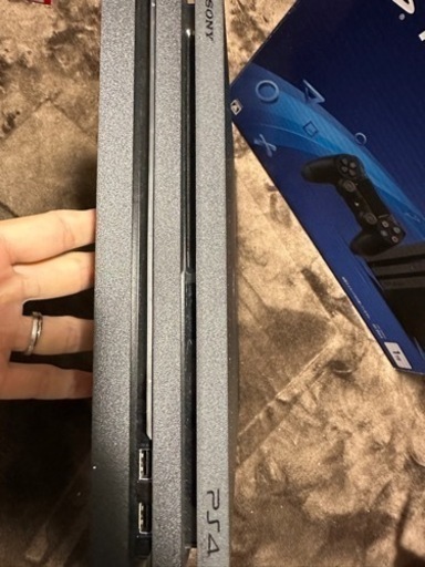 PS4 PROの最新版CHU7200B 1TB ソフト付き