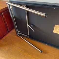 ITOKI折りたたみ式テーブルの画像