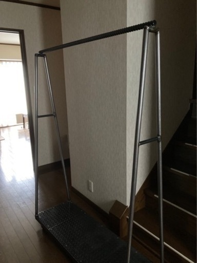 鉄のハンガーラック