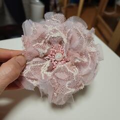 値下げ！薄いピンクコサージュ【※スーツは含みません】卒業式、入学式にいかがですか？の画像