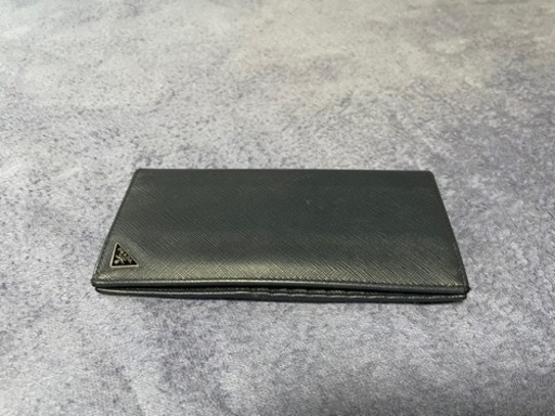 【定価10%以下】PRADAの長財布(紺色)お売りします