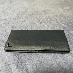 【定価10%以下】PRADAの長財布(紺色)お売りしますの画像