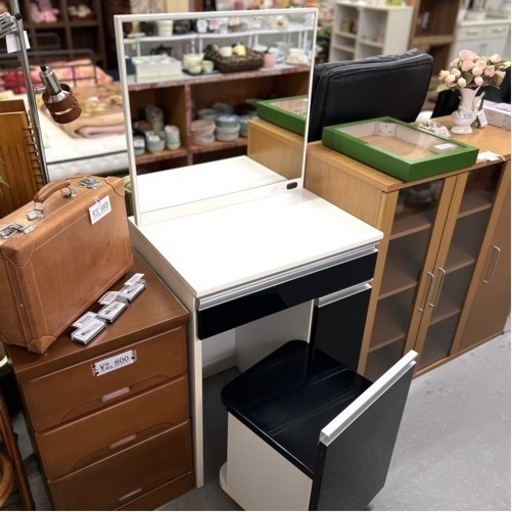 チェアー付き　スッキリ収納ドレッサー