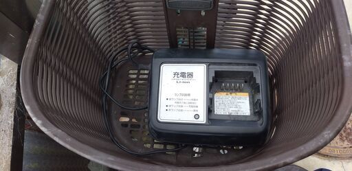 ヤマハ　電動自転車　充電器付き