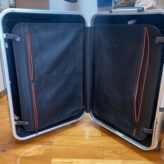スーツケースの画像