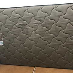 ダブルサイズのマットレスを無料で提供します