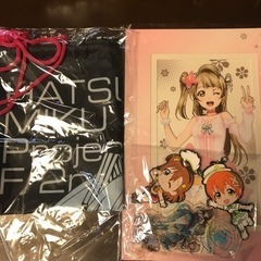 差し上げます アニメとかのキーホルダー ポーチ クリアファイルなどの画像