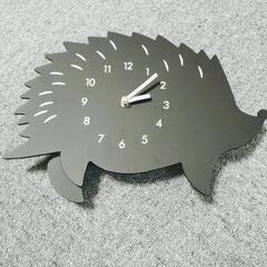 掛け時計　黒基調　ハリネズミ