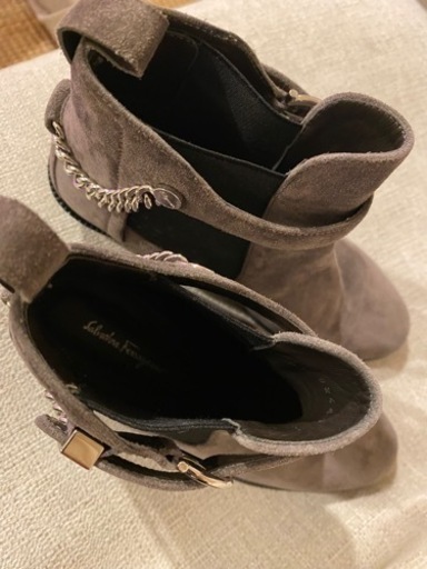〖 Ferragamo 〗チェーンブーツ