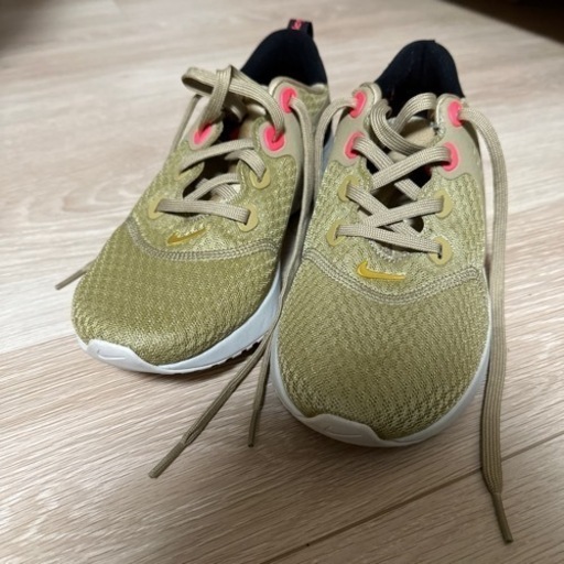 NIKE スニーカー