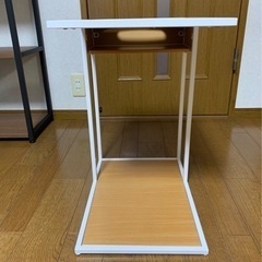 サイドテーブルの画像