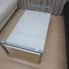 ニトリのガラスのセンターテーブル（美品）の画像