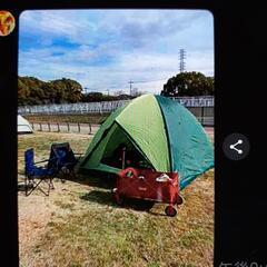 4人用ドームテント、チェア2つ、封筒型冬用シュラフ2こ