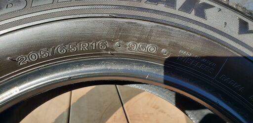スタッドレスタイヤ205/65R/16　3本＋1本（パンク有修理可能）