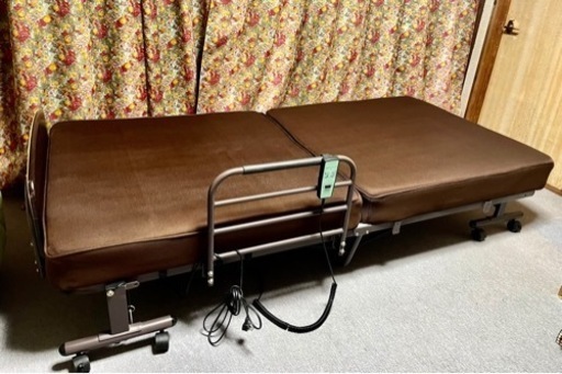 ニトリ折り畳み式電動リクライニングベッド(マット厚15cmで上質なスプリングを使用)実質使用6ヶ月
