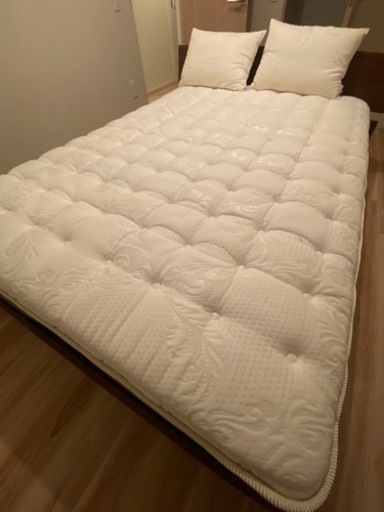 ★定価10万　ダブルベッド★