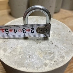 シートなどのおさえに最適！円柱体コンクリートブロックの重りの画像