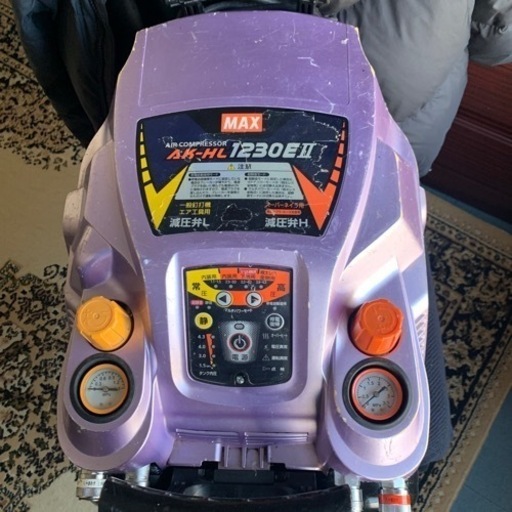 中古動作品満タン自動停止まで約 5分その後4時間後再起動ありませんでした。使用に差し支えるほどのエアー漏れは無いかと思います。 回転音は静かで、特に異音はありません。