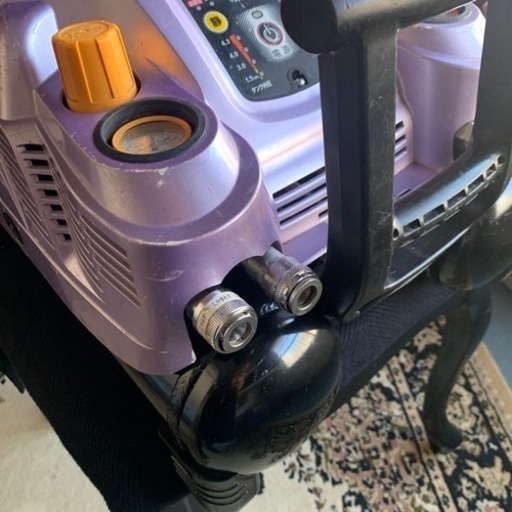 中古動作品満タン自動停止まで約 5分その後4時間後再起動ありませんでした。使用に差し支えるほどのエアー漏れは無いかと思います。 回転音は静かで、特に異音はありません。