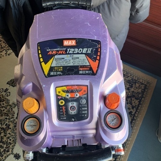 中古動作品満タン自動停止まで約 5分その後4時間後再起動ありませんでした。使用に差し支えるほどのエアー漏れは無いかと思います。 回転音は静かで、特に異音はありません。