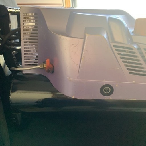 中古動作品満タン自動停止まで約 5分その後4時間後再起動ありませんでした。使用に差し支えるほどのエアー漏れは無いかと思います。 回転音は静かで、特に異音はありません。