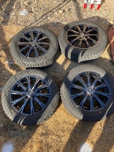 スタッドレスタイヤ　ホイールナット付き　4本セット