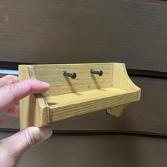【ミニ棚　小物の飾りに　フック付き】無料