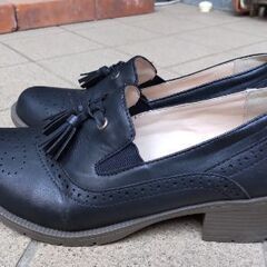 カジュアル　パンプス　23.5cm　黒の画像