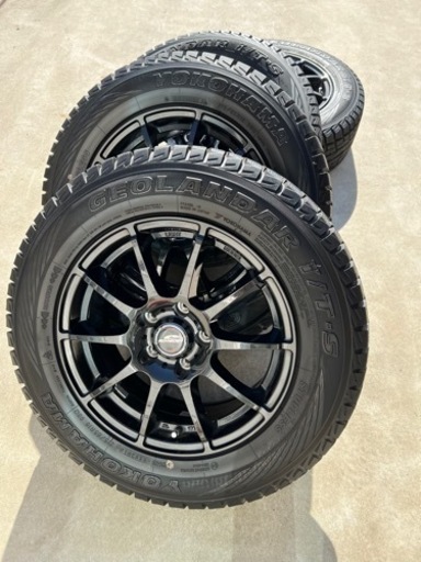 スタッドレスタイヤ　215/65 R16 バリ山綺麗