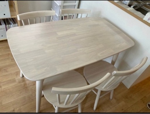 超美品！ダイニングセット。　人気の白　テーブル　椅子4つセット