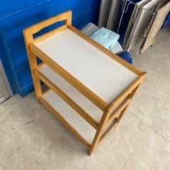 木の小さい机