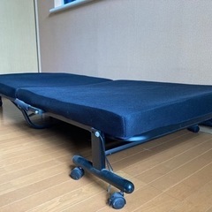 【無料】折りたたみシングルベッドフレーム（マットレス付き）の画像