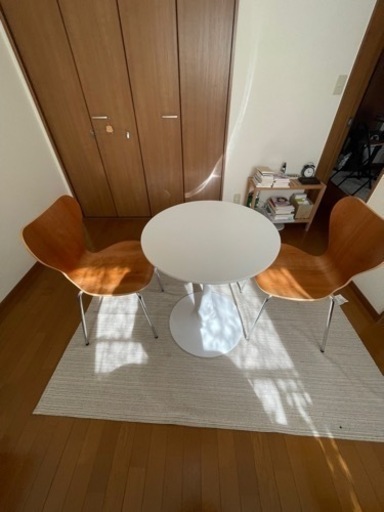 カフェテーブル 丸　椅子二脚のセット