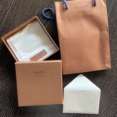 ルイヴィトン 紙袋と箱
