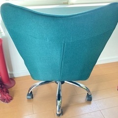 キャスター付き椅子の画像