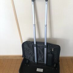 海外旅行カバン　鞄とキャスタ取っ手が分割できるものの画像