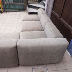 arflex(アルフレックス)のOMNIO(オムニオ)コーナーソファ5Pです。1人1シートのユニットは、空間や使い勝手に合わせて自由自在にレイアウトしていただけます♪DA307の画像