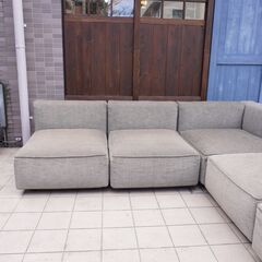 arflex(アルフレックス)のOMNIO(オムニオ)コーナーソファ5Pです。1人1シートのユニットは、空間や使い勝手に合わせて自由自在にレイアウトしていただけます♪DA307の画像