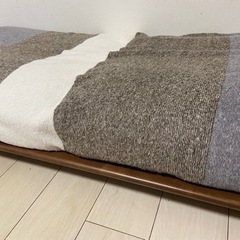 ウォルナット木枠のベンチソファの画像