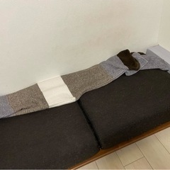 ウォルナット木枠のベンチソファの画像