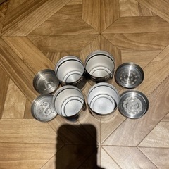 スキレットと塩コショウ入れの画像