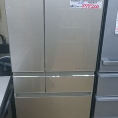 60cm幅、高さが170㎝のガラストップタイプで自動製氷付です）