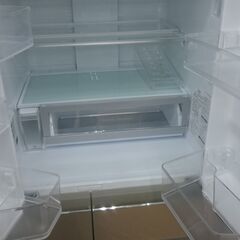 60cm幅、高さが170㎝のガラストップタイプで自動製氷付です）