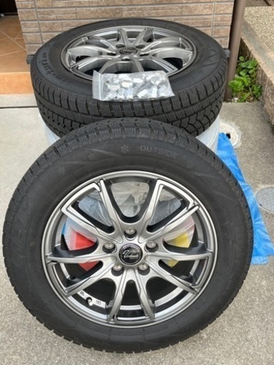 スタッドレスタイヤ205/60R16