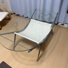 ガラスのテーブルの画像