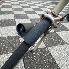 無印の自転車 傷錆汚れ多数あり 後輪タイヤに穴ありとパンクあり  サスベーとハブは取り外しますの画像