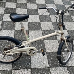 無印の自転車 傷錆汚れ多数あり 後輪タイヤに穴ありとパンクあり  サスベーとハブは取り外しますの画像
