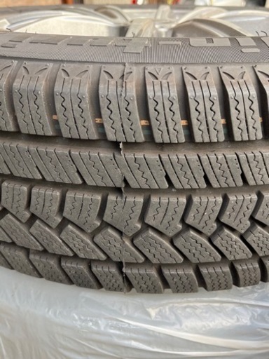 スタッドレスタイヤ4本セット(205/60R16)