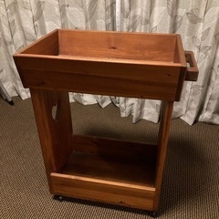 パイン材のカート