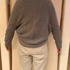 美品ニットポンチョ　レディース　グレー色の画像